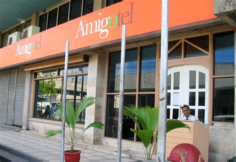 AMIGOTEL HOTEL AND SUITES .